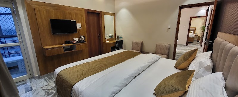 The Mid City Home - The Mid City Home, 7th floor flat, Ishwar Tower, 71, Luxa Rd, Godowliya, Sidhgiribagh, Varanasi, Uttar Pradesh 221010, India