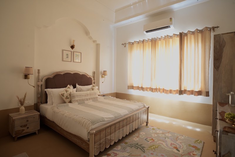 Sadri Haveli - Sadri Haveli Lake, 45, Lal Ghat Road, near Pichola, Old City, Udaipur, Rajasthan 313001, India