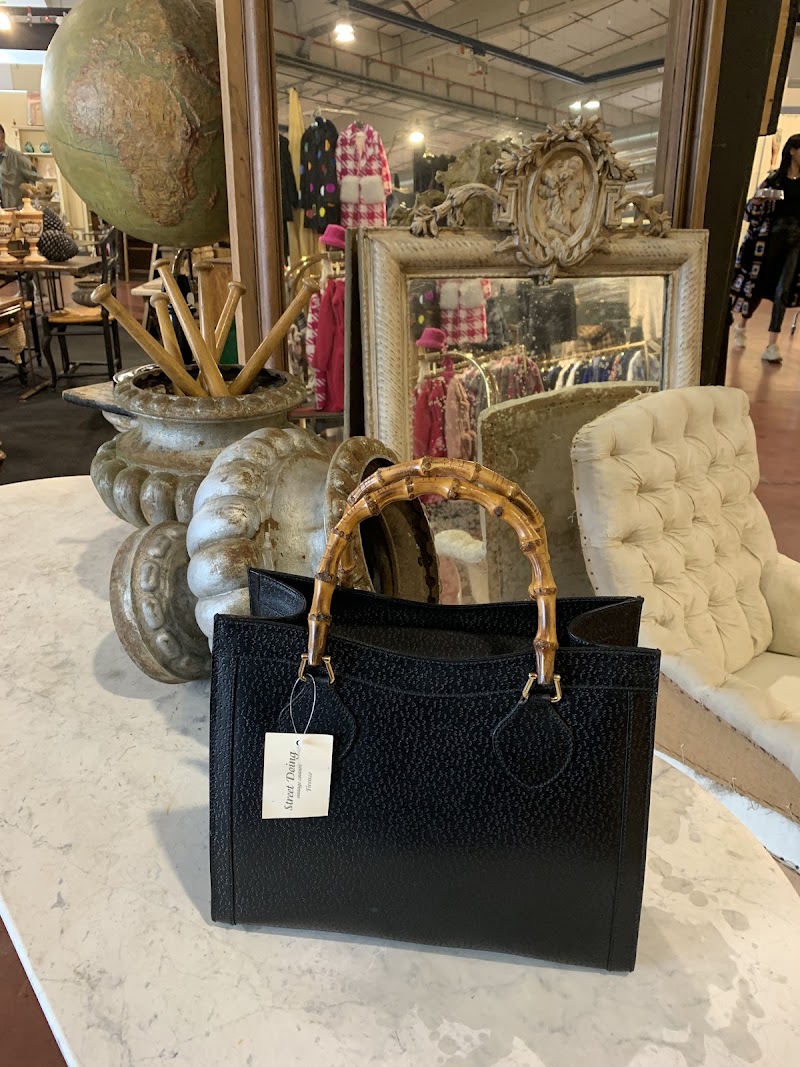 Street Doing Vintage Couture - Street Doing Vintage Couture, Via dei Servi, 88/r, 50122 Firenze FI, Italy