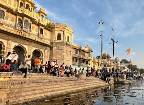 Gangaur Ghat - Gangaur Ghat 4, opp. Jethiyo ka Akhada, Outside Chandpole, Pichola, Udaipur, Rajasthan 313004, India