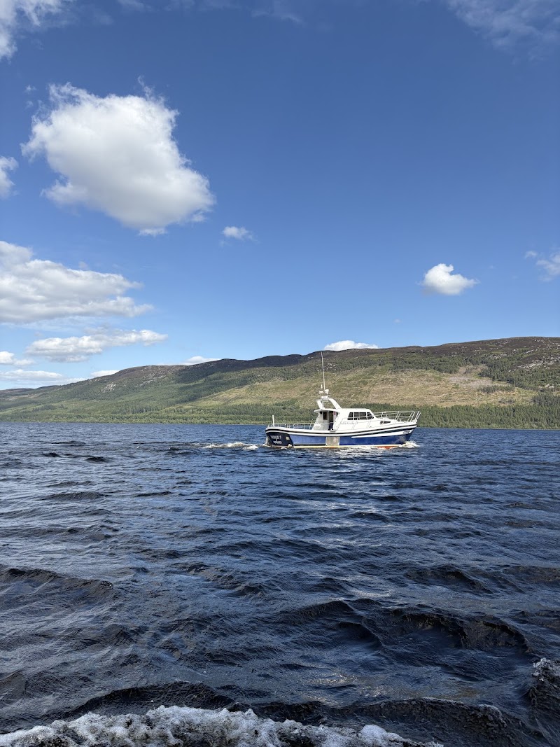 Castle Cruises Loch Ness - Castle Cruises Loch Ness, Loch Ness Hub & Travel, Drumnadrochit, Inverness IV63 6TX, UK