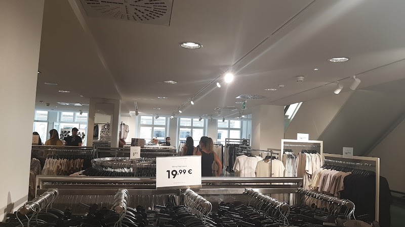 H&M - H&M Getreidegasse 5/7, 5020 Salzburg, Austria