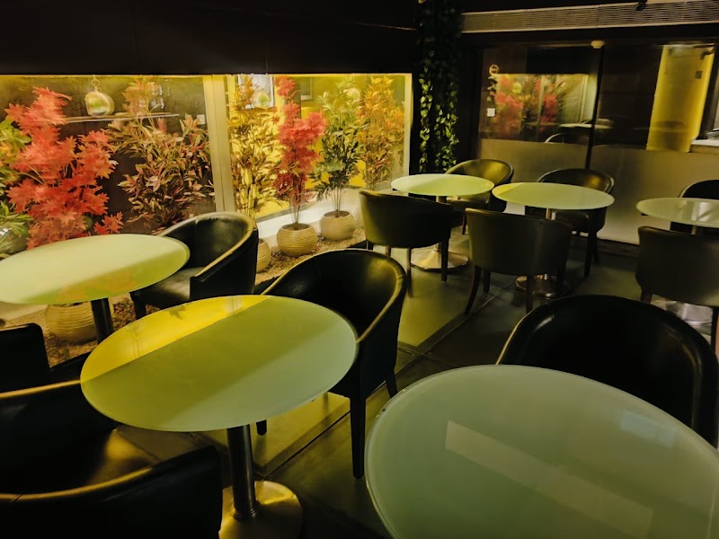 Hotel The Golden Oak - Hotel The Golden Oak P.H.N: 106, Main), R.N.M, Tehsil and District:, A/62, MG Rd, Village:, Raipur, Chhattisgarh 492001, India