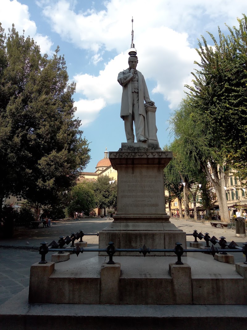 Piazza Santo Spirito - Piazza Santo Spirito Via Sant'Agostino, 50125 Firenze FI, Italy
