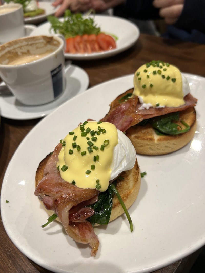Mimos Cafe Bar - Mimos Cafe Bar 19 London St, Tyburnia, London W2 1HL, UK