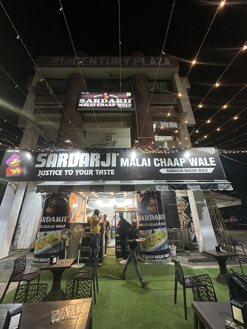 Sardar ji malai chaap wale - Sardar ji malai chaap wale 21st, century plaza, 5, Halar Rd, Sector 8, Rohini, Delhi, 110085, India
