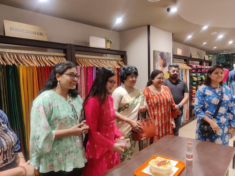 Taneira Sarees (Gariahat, Kolkata) - Taneira Sarees (Gariahat, Kolkata), shop no.95, 1B, Rash Behari Ave, beside Priya Cinema, Manoharpukur, Gariahat, Kolkata, West Bengal 700029, India