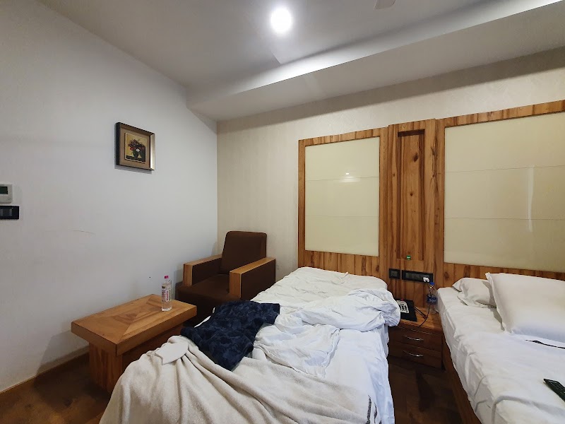 OYO 73670 Vinayak Suites - OYO 73670 Vinayak Suites 61, Geetha Hall Rd, Opp.Railway Station, Gopalapuram, Coimbatore, Tamil Nadu 641018, India