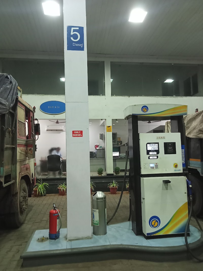Bharat Petroleum - Bharat Petroleum, B.A.R. & Co, BPCL Petrol Bunk, # 53-17-17/2, Maddilapalem, P8QF+54C, NH16, Near Maddilapalem, Maddilapalem, Visakhapatnam, Andhra Pradesh 530013, India