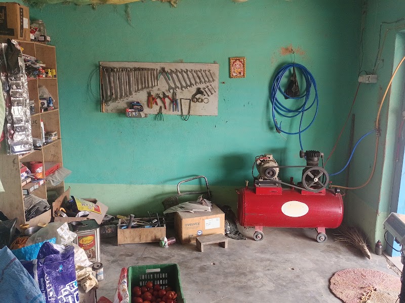 HUKUM KIRNA STORE bike service senter - HUKUM KIRNA STORE bike service senter PVH3+RM, Bilaspur, Gaurella, Dewargawa, Chhattisgarh 495117, India