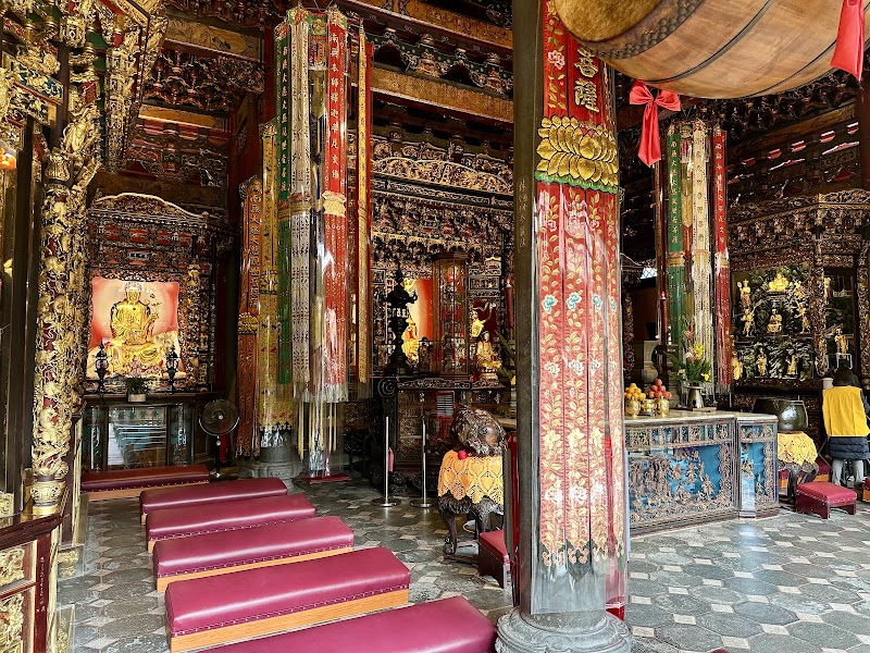 Lungshan Temple - Lungshan Temple, No. 211, Guangzhou St, Wanhua District, Taipei City, Taiwan 10853