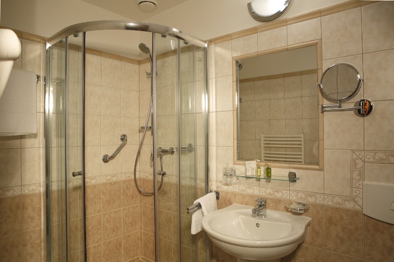 Hotel Royal Villa - Hotel Royal Villa, Zámecký vrch 766/30, 360 01 Karlovy Vary-Karlovy Vary 1, Czechia