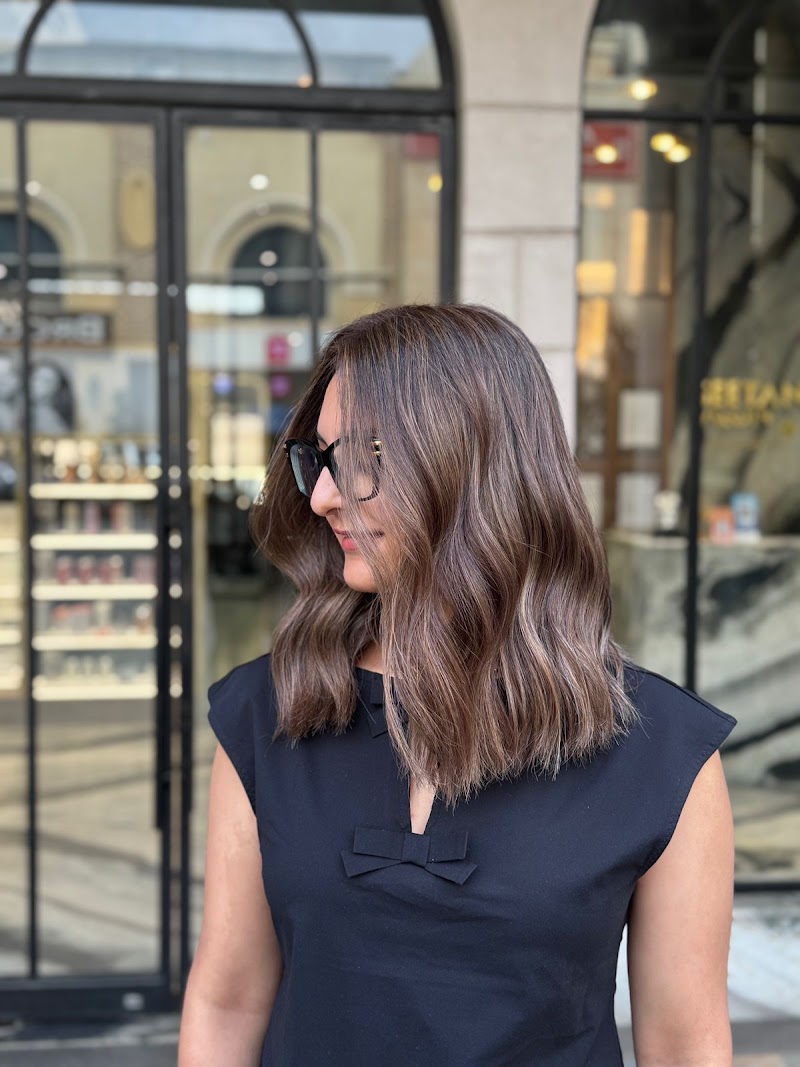 Geetanjali Salon - Good Earth Sixty9 Mall, Gurugram - Geetanjali Salon - Good Earth Sixty9 Mall, Gurugram Ground Floor, Good Earth Sixty9 Mall, nearby Blue Stone, Gurugram, Haryana 122101, India