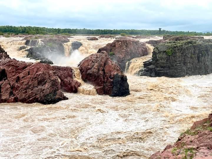 Raneh Water Falls - Raneh Water Falls, V3F2+WGJ, Raneh Falls Rd, Dhoguwan, Madhya Pradesh 471606, India