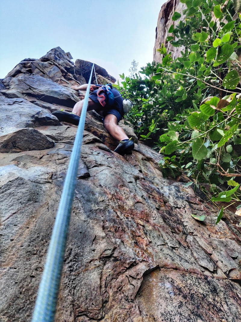 Dhauj Rock Climbing - Dhauj Rock Climbing 955P+X72, Manger - Dhauj Rd, Haryana 121004, India