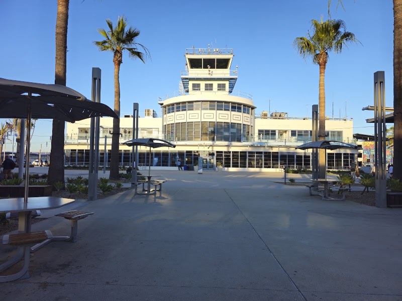 Long Beach Airport - Long Beach Airport, 4100 Donald Douglas Dr, Long Beach, CA 90808, USA