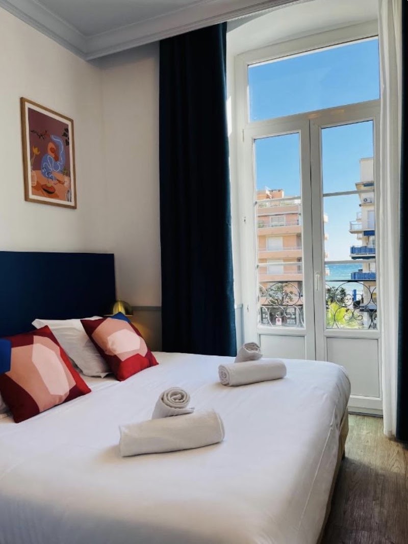 Hotel De Londres - Hotel De Londres 15 Av. Carnot, 06500 Menton, France