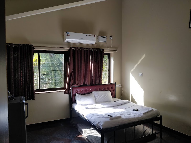 SATPURUSH GUEST HOUSE - SATPURUSH GUEST HOUSE, near PARA VERLA CANCA CORPORATIVE BANK, PARRA ARADI, Mapusa, Parra, Goa 403510, India