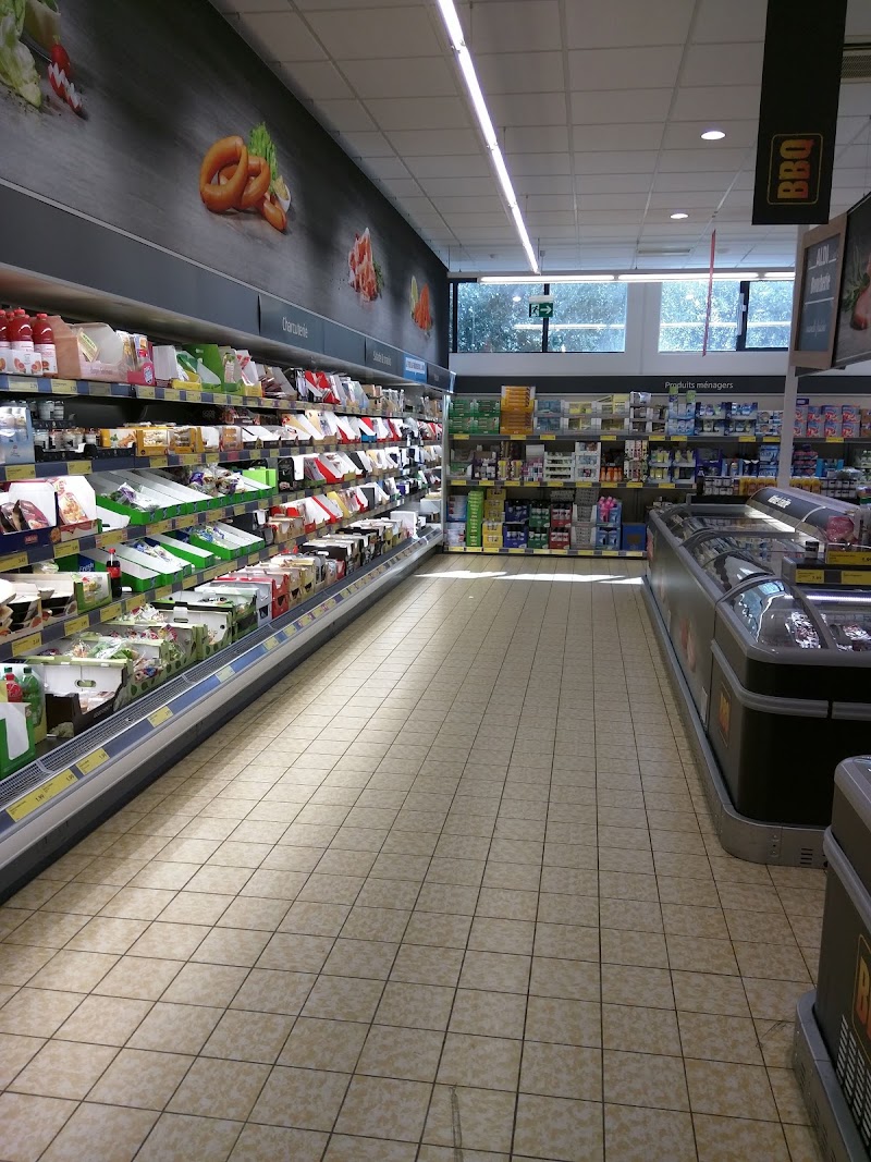 Aldi - Aldi, Bd de l'Arc-en-Ciel 45, 1030 Bussigny, Switzerland