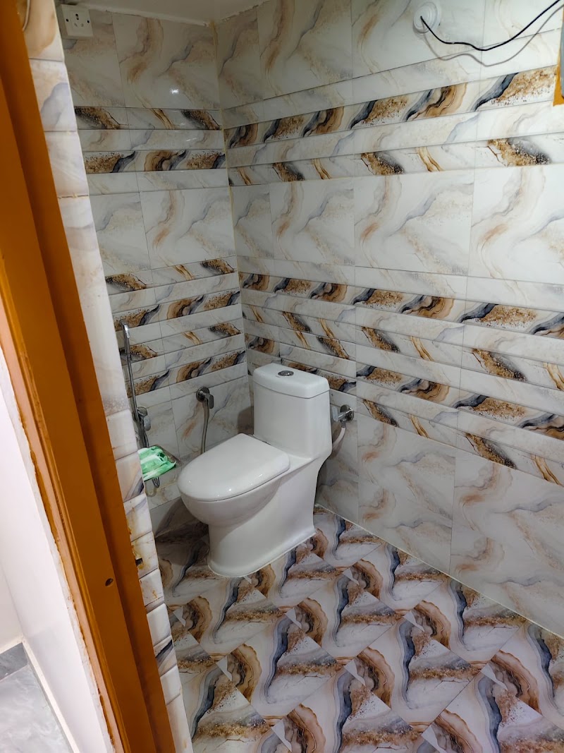 De Classico Hotel - De Classico Hotel, R53X+96R Govind Kripa 3, 4/89, Nirmochan Chauraha Rd, opp. Barai Mandir, Tulsi Nagar, Ayodhya, Uttar Pradesh 224123, India