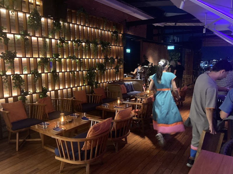 Above Eleven Rooftop Bar & Restaurant - Above Eleven Rooftop Bar & Restaurant, Fraser Suites, 38/8 Sukhumvit Rd, Khwaeng Khlong Toei Nuea, Watthana, Krung Thep Maha Nakhon 10110, Thailand