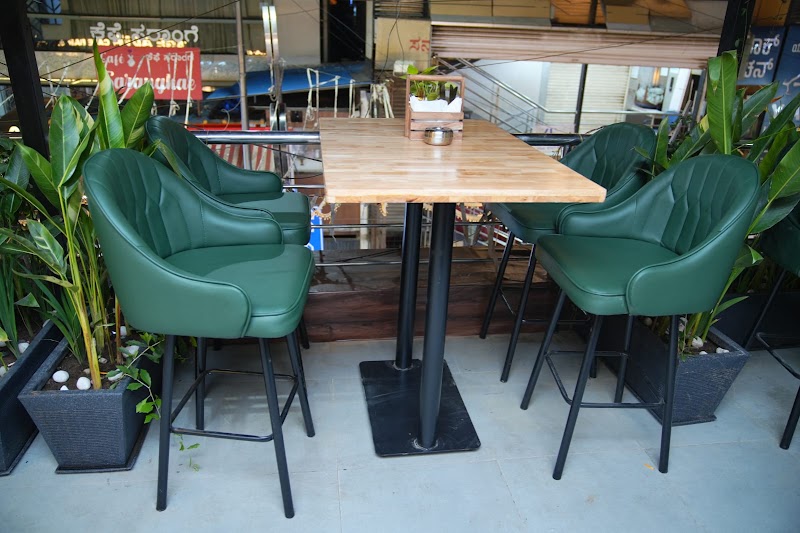 VINTAGE ADDA RESTOBAR