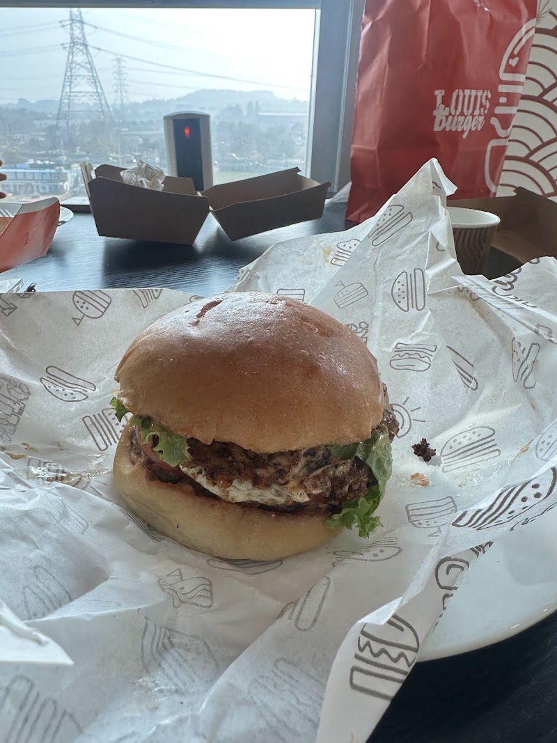 Louis Burger, Gurgaon - Louis Burger, Gurgaon, Kitchen 3, S-27/17, Ergo Space, Nathupur Rd, DLF Phase 1, Sector 24, Gurugram, Haryana 122010, India