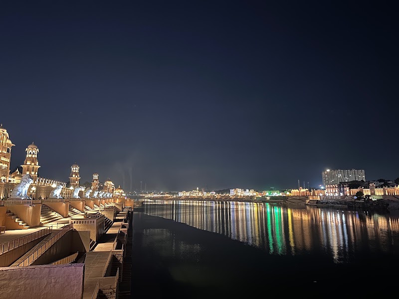 Chambal River front East - Chambal River front East 5RGH+JQ7, RJ SH 33, Sakatpura, Garh Palace, Kota, Rajasthan 324006, India