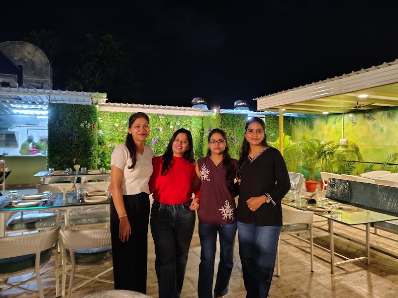 Fusion Fiesta Loungee - Fusion Fiesta Loungee Wardha Rd, Chinch Bhawan, Square, Nagpur, Maharashtra 441108, India