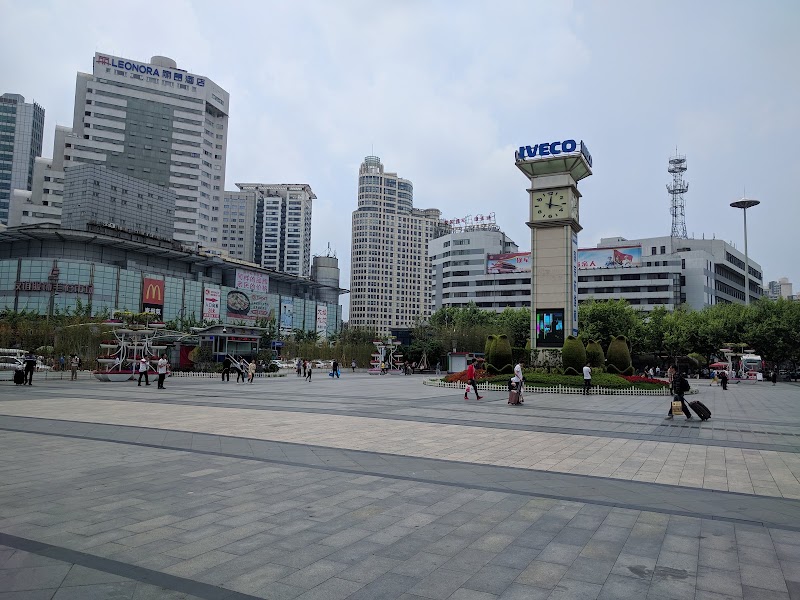 上海火车站西南出口 - 上海火车站西南出口, China, Shang Hai Shi, 闸北区秣陵路 邮政编码: 200071