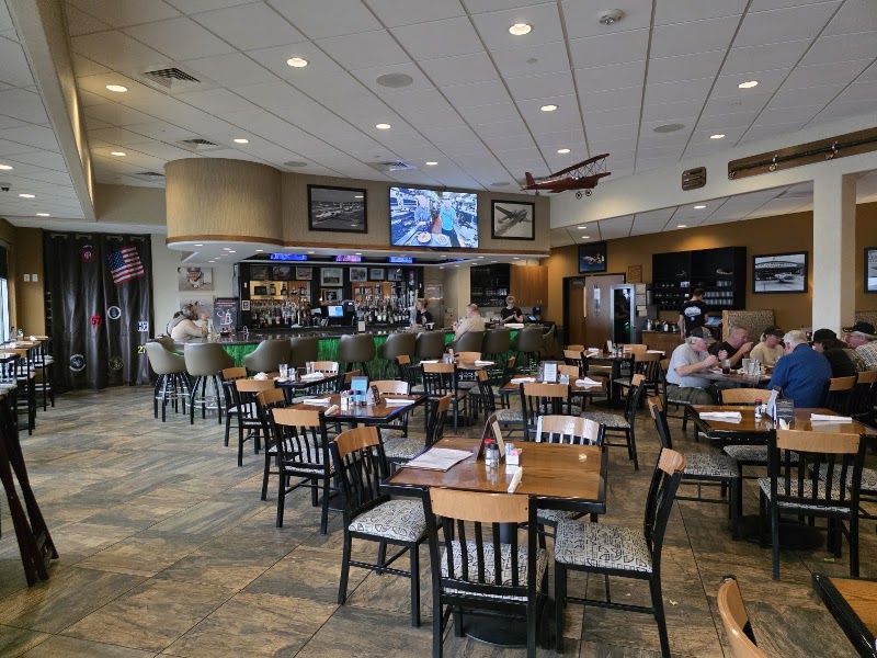 The Grille at Runways - The Grille at Runways, 18421 Henson Blvd, Hagerstown, MD 21742, USA
