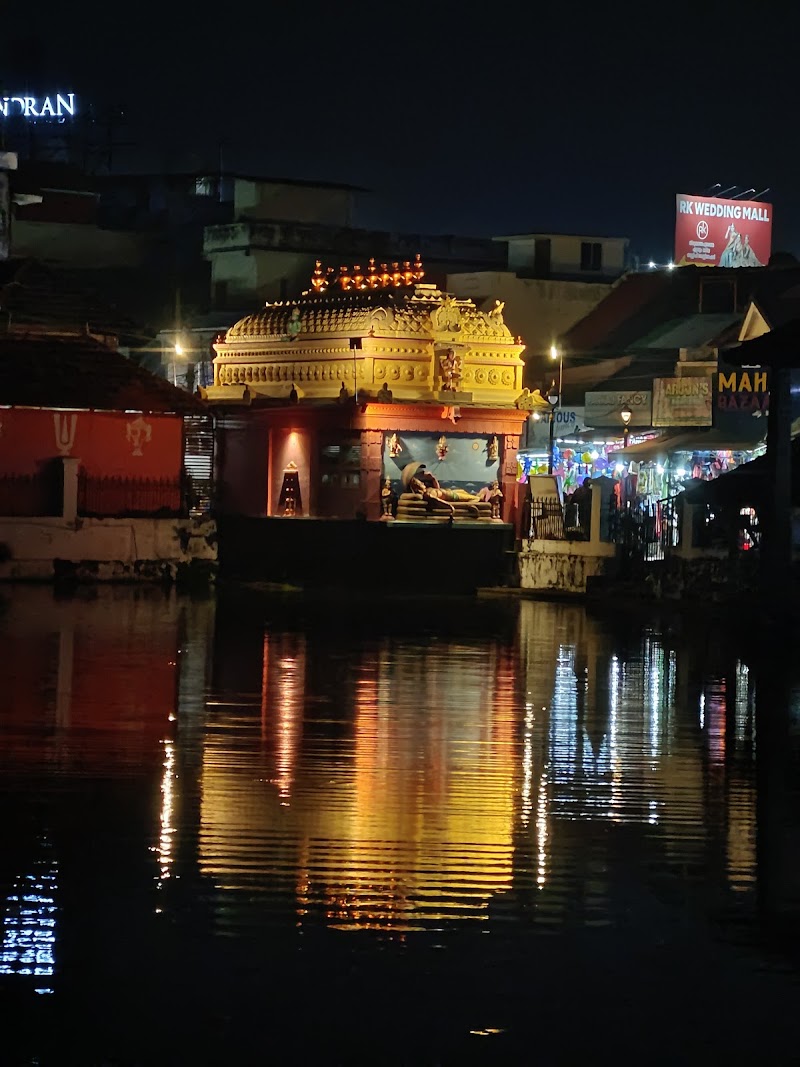 Padmatheertha Pond - Padmatheertha Pond TC 37/946, S Street Rd, Fort, East Fort, Pazhavangadi, Thiruvananthapuram, Kerala 695023, India