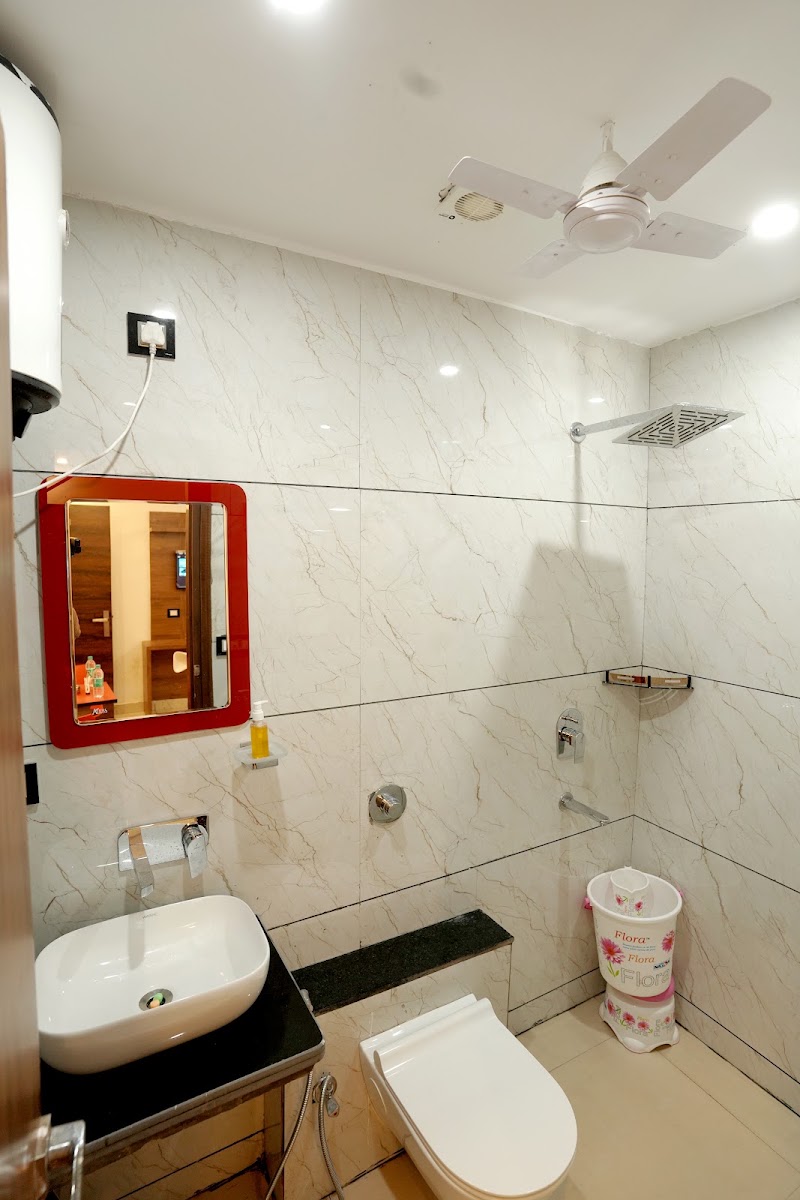 Hotel Silver Inn by PENTAURA - Hotel Silver Inn by PENTAURA Yoga Street, Badrinath Marg, Tapovan, Rishikesh, Uttarakhand 249192, India