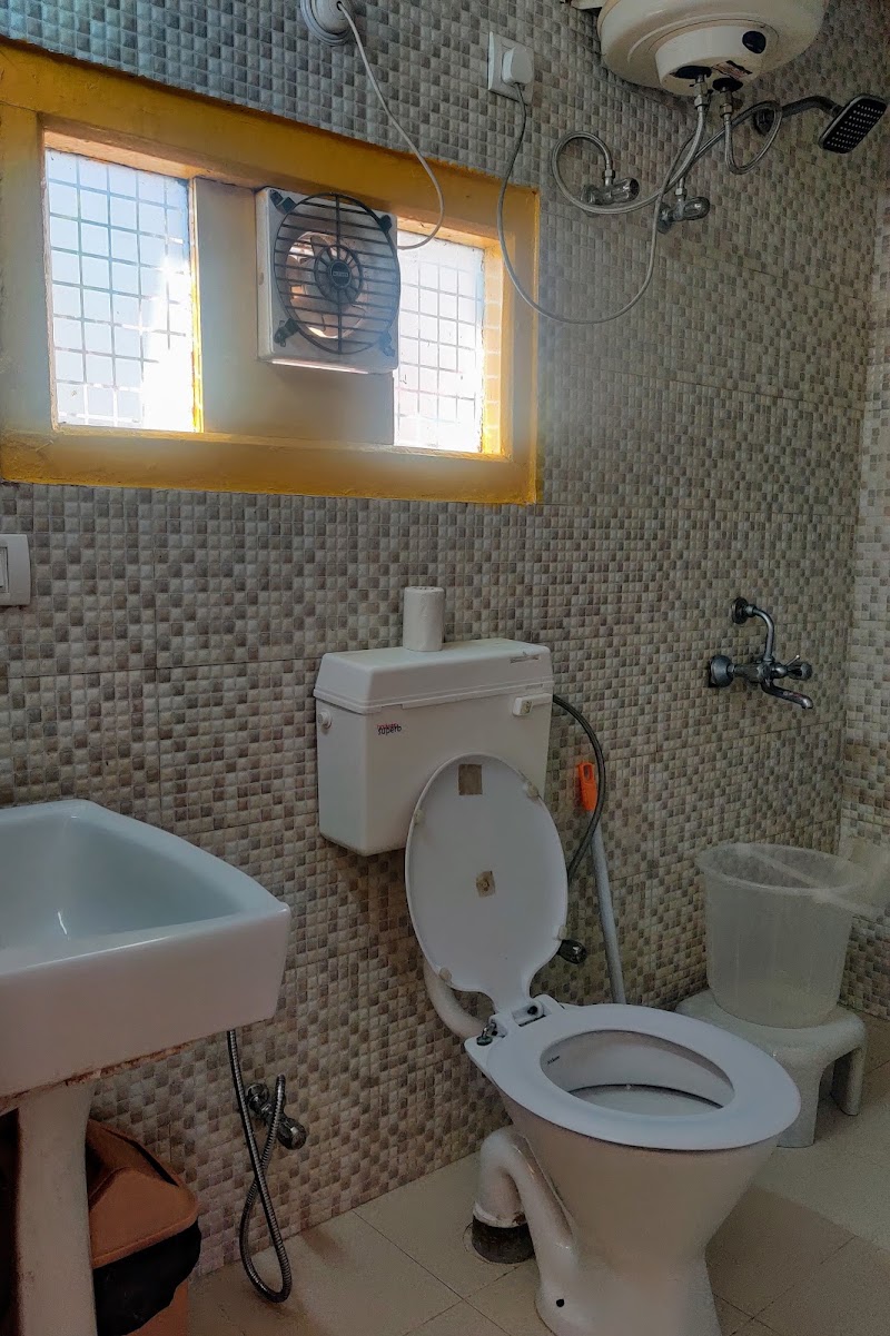 Sun 2BHK Apartment by Wabi Sabi Stays - Sun 2BHK Apartment by Wabi Sabi Stays 1st Floor (Dr. Madhusudan Garg), 3, Adhere estate, Mall Rd, near Kalsang Restaurant, The Mall Road, Mussoorie, Uttarakhand 248179, India