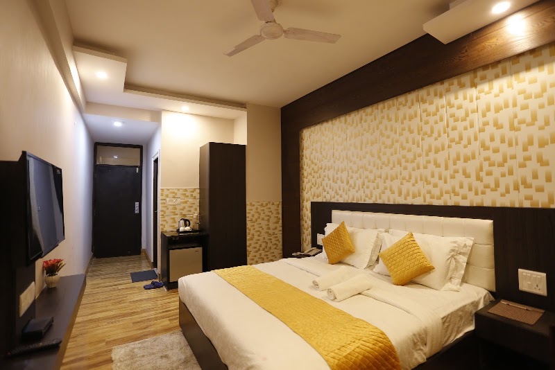 Hotel Paradise Ganga River Side - Hotel Paradise Ganga River Side Triveni Ghat, Main Bazar Rd, opposite Police Chowki, Mayakund, Rishikesh, Uttarakhand 249201, India
