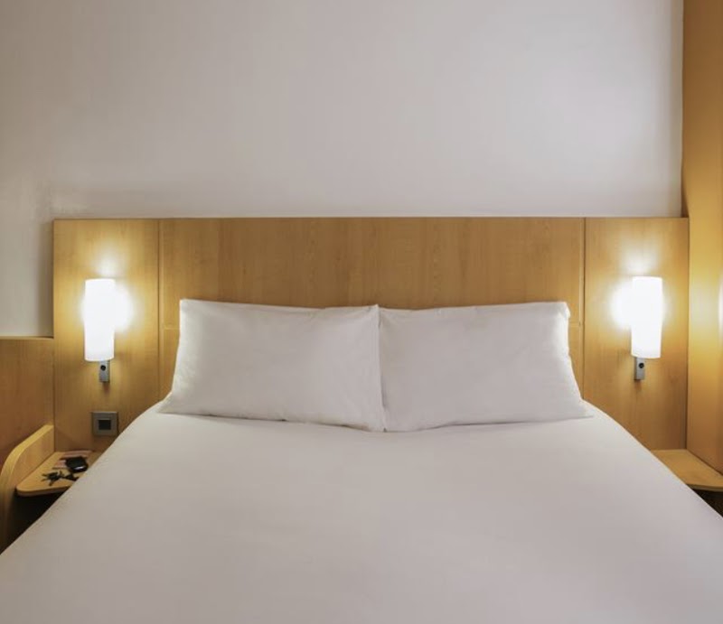 ibis Lagos Ikeja - ibis Lagos Ikeja 75 Toyin St, Ikeja, Lagos 100282, Lagos, Nigeria