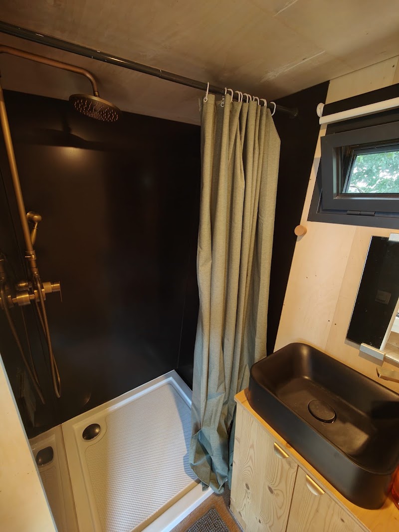 MOOSE Tiny house Chaumes Hébergement en Auvergne - MOOSE Tiny house Chaumes Hébergement en Auvergne Les Chaumes, 63230 Saint-Jacques-d'Ambur, France