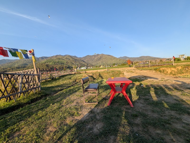 Landing Site Bir - Landing Site Bir, 2PV5+2GX, Landing Road, Bir, Suja, Himachal Pradesh 176077, India