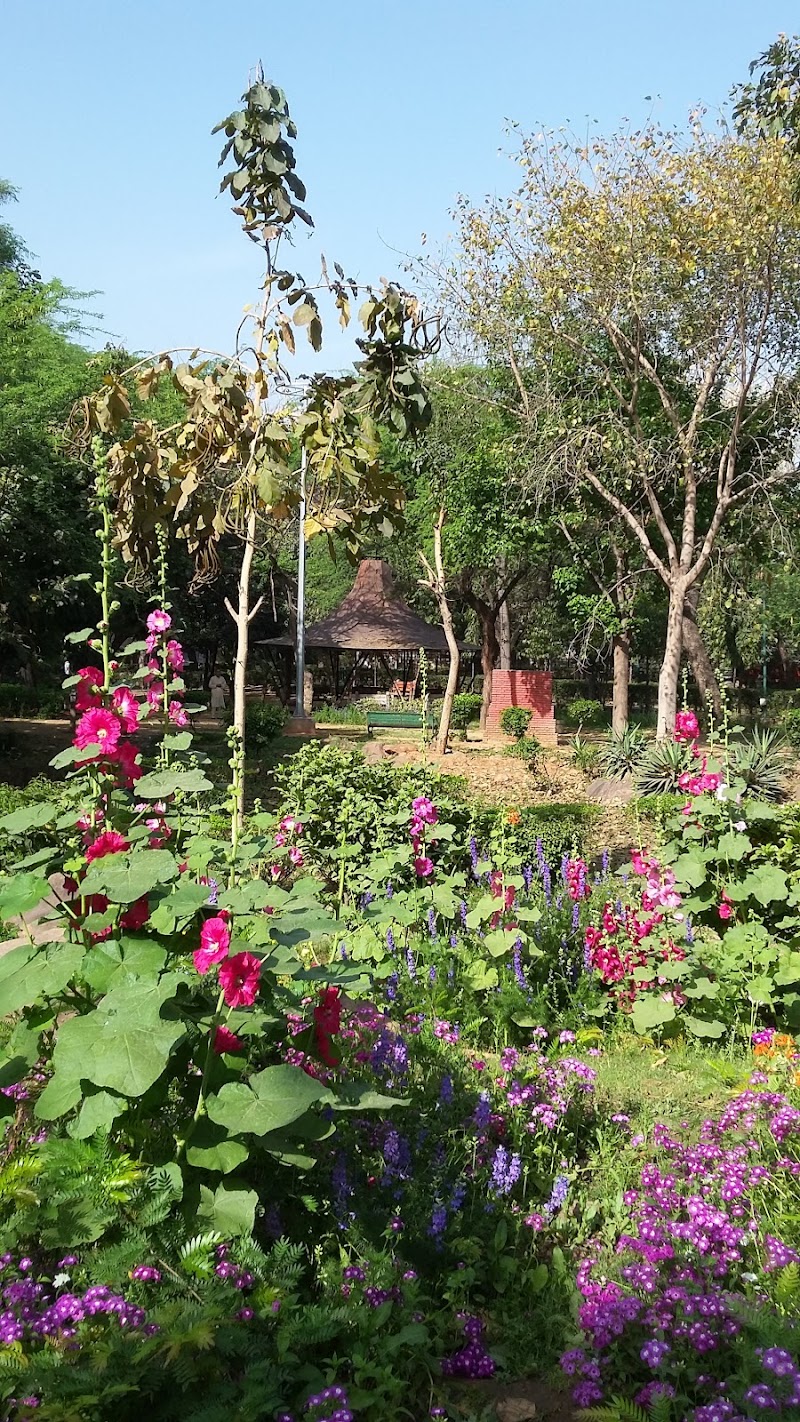 Inderpuri Park - Inderpuri Park EA-1/8, Puran Chand Yogi Marg, Block EC, Inder Puri, New Delhi, Delhi 110012, India
