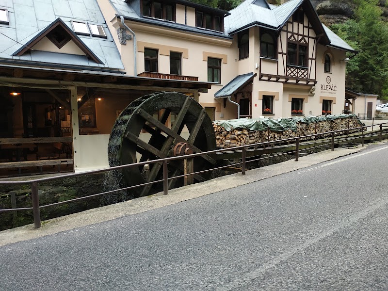 Waterfall Parking Lot - Waterfall Parking Lot, 407 17 Hřensko, Czechia