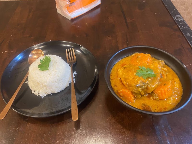 Pratunam Thai Halal Food - Pratunam Thai Halal Food, Ratchaprarop Rd, Khwaeng Thanon Phaya Thai, Khet Ratchathewi, Krung Thep Maha Nakhon 10400, Thailand
