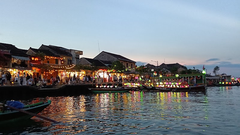 Boat Ride Ticket and Release Lantern at Hoai river in Hoi An - Boat Ride Ticket and Release Lantern at Hoai river in Hoi An, 114 Nguyễn Thái Học, Old Town, Hội An, Đà Nẵng 550000, Vietnam