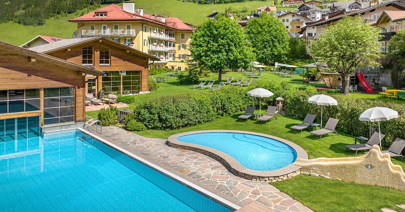 Family Hotel Posta - Family Hotel Posta Via Dursan, 32, 39047 Santa Cristina Valgardena BZ, Italy