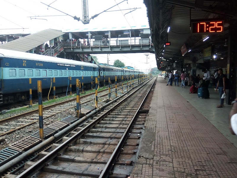 Dhanbad Junction - Dhanbad Junction Pandey Muhalla, Dhanbad, Jharkhand 826001, India