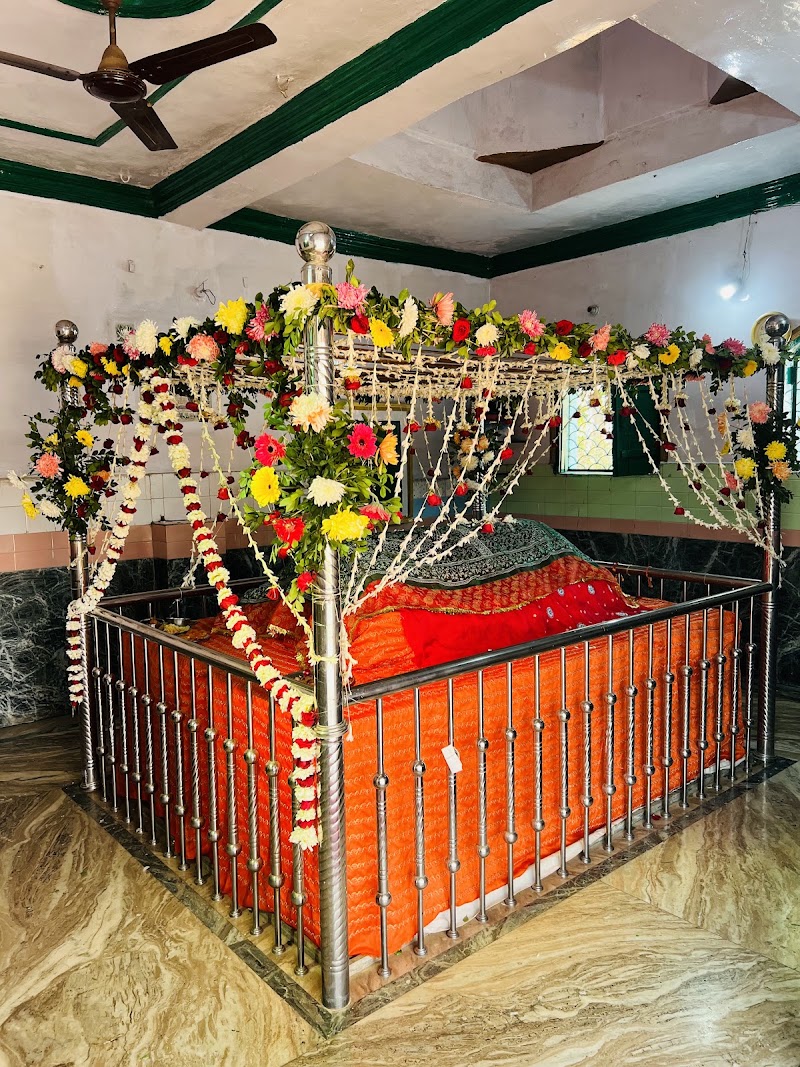 Dargah Sharif Abhanpur and EIDGAH haji abdul gaffar hasan sha R.A - Dargah Sharif Abhanpur and EIDGAH haji abdul gaffar hasan sha R.A, 3P6X+G7P, Abhanpur, Chhattisgarh 493661, India