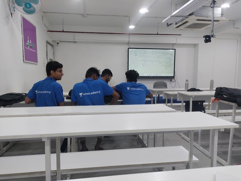 Physics Wallah Vidyapeeth Coaching Center Varanasi Indira Tower | IIT JEE, NEET & Foundation Classes - Physics Wallah Vidyapeeth Coaching Center Varanasi Indira Tower | IIT JEE, NEET & Foundation Classes, Indira Tower, B-27/67, Durgakund Rd, Durgakund, Anandbagh, Bhelupur, Varanasi, Uttar Pradesh 221005, India