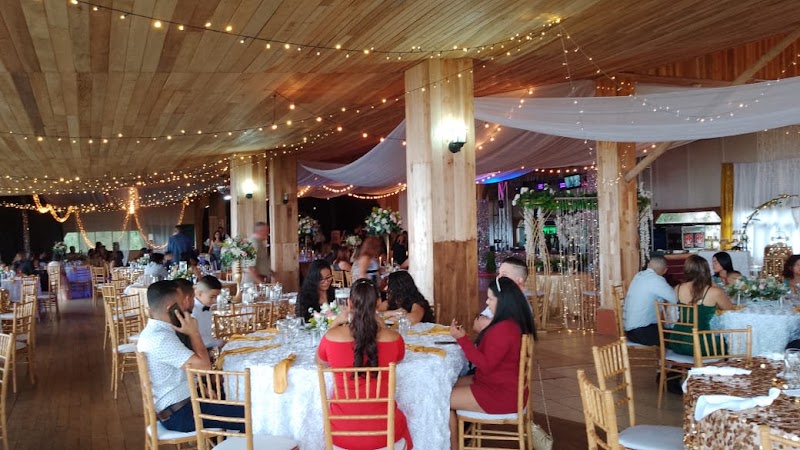 Centro de Eventos Luna Llena - Centro de Eventos Luna Llena San Rafael Nte., San José, Pérez Zeledón, 11901, Costa Rica