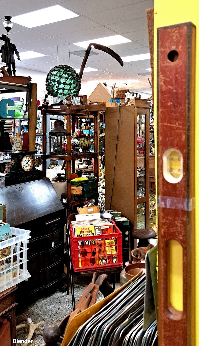 Indian River Antique Mall - Indian River Antique Mall, 2730 W New Haven Ave, Melbourne Village, FL 32904, USA