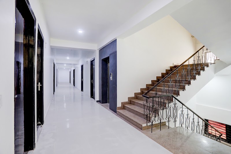 Super Collection O by OYO Sector 7 Rohini Formerly Giriraj Residency - Super Collection O by OYO Sector 7 Rohini Formerly Giriraj Residency Plot no. 3A, Uday singh palace, Plot no. 3A, Uday singh palace, Naharpur village, Rohini, sector - 7, Delhi, Sector 7, Naharpur Village, Rohini, Delhi, 110085, India