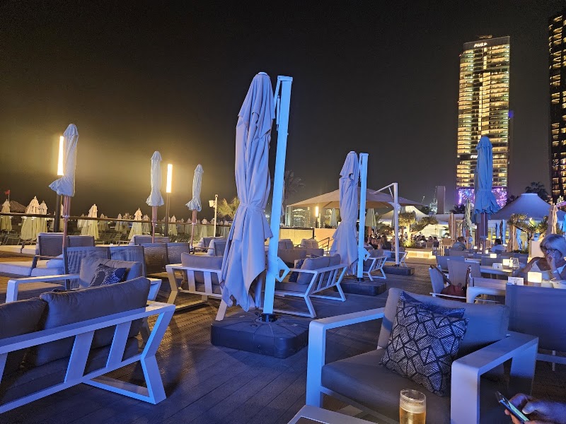 Wavebreaker Beachside Restaurant - Wavebreaker Beachside Restaurant Beach Level - Tower A - The Walk - مرسى دبي - دبي مارينا - دبي - United Arab Emirates